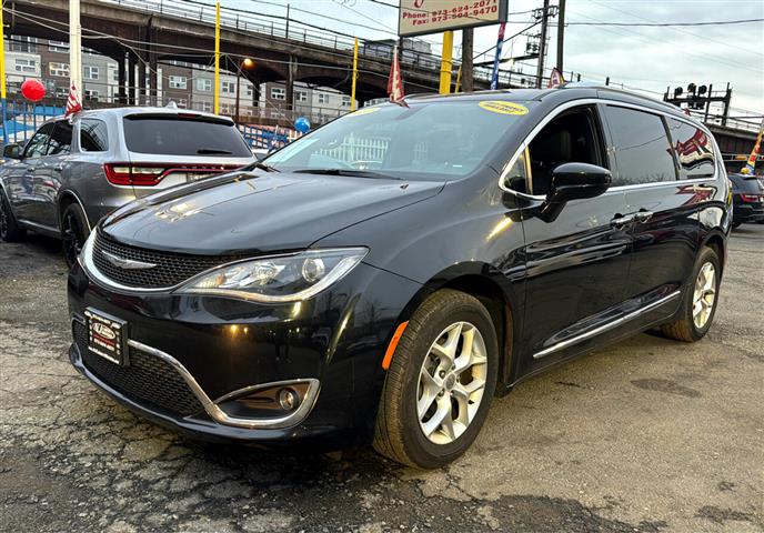 $25900 : 2020 Pacifica TOURING L image 4