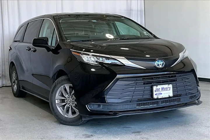 $31891 : Toyota Sienna 2022 LE 8-Pass image 1