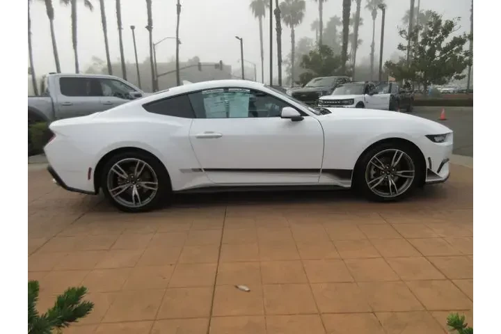 $26834 : Ford Mustang 2024 EcoBoost 2 image 5