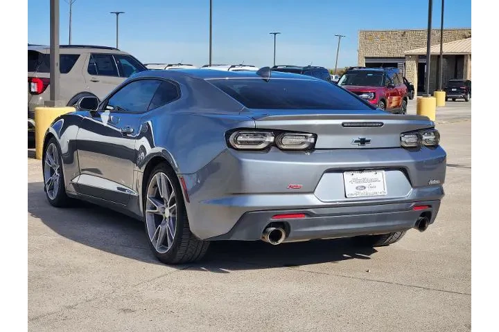 $23880 : Chevrolet Camaro 2021 LT 2dr image 4
