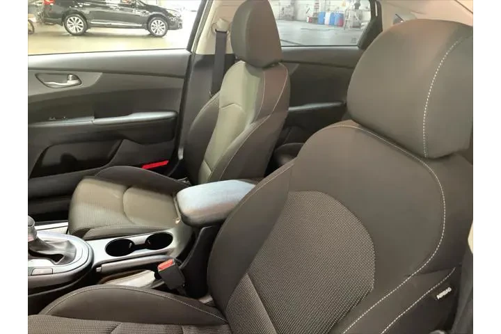 $18789 : Kia Forte 2020 FE 4dr Sedan image 9