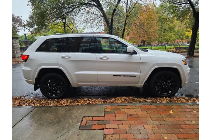 $20500 : 2019 Grand Cherokee Altitude image 8