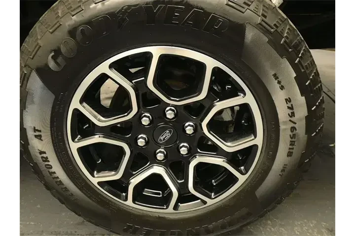 $39959 : Ford F-150 2023 4x4 Lariat 4 image 9