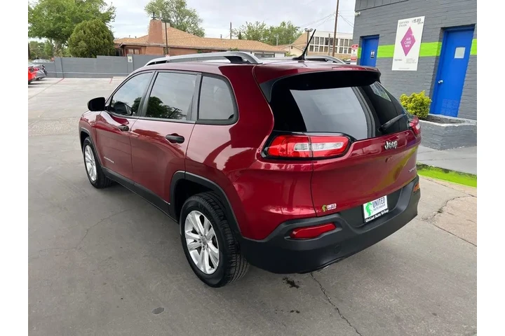 2015 Cherokee Sport FWD image 7