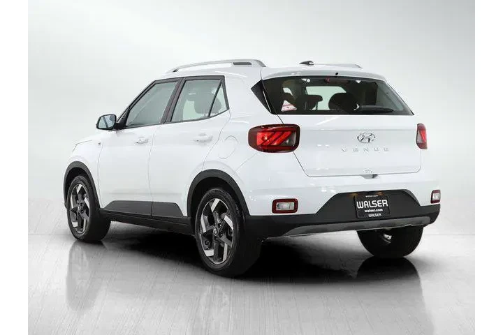 $23499 : Hyundai VENUE 2026 SEL 4dr C image 3