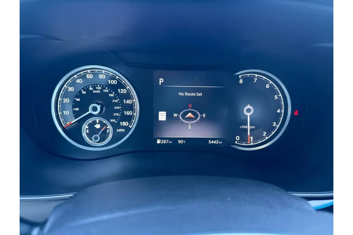 Genesis G70 2025 3.3T Sport image 10