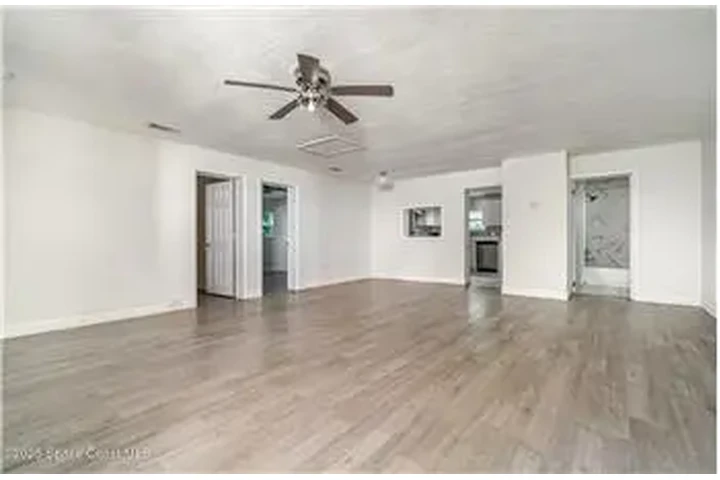 $1050 : Rental property with 2 bedro image 6