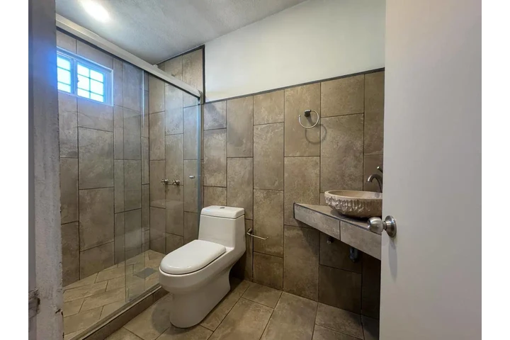 $16000 : Casa amplia de una sola planta image 9