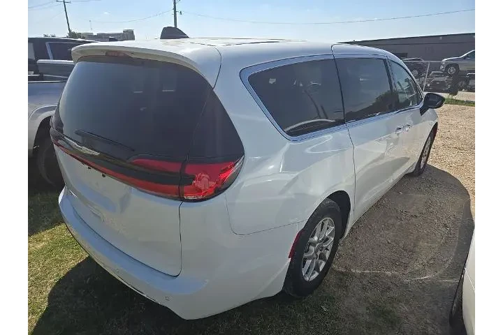 $28834 : Chrysler Pacifica 2025 Selec image 3