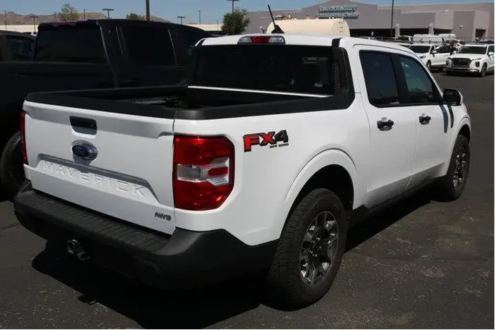$28106 : Ford Maverick 2023 AWD XL 4d image 5