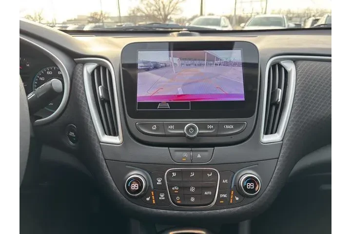 $18498 : Chevrolet Malibu 2023 LT 4dr image 9