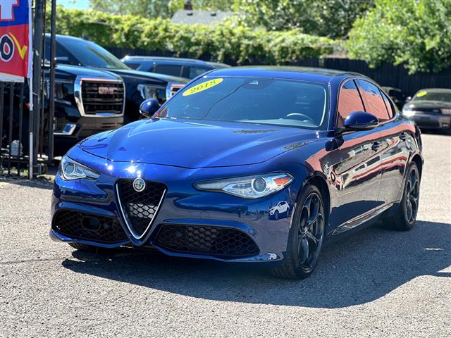 $18999 : 2018 Alfa Romeo Giulia image 2