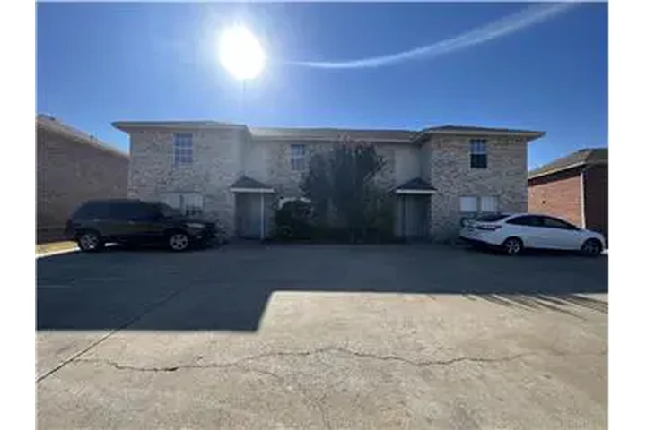 $850 : Rental property with 2 bedro image 1