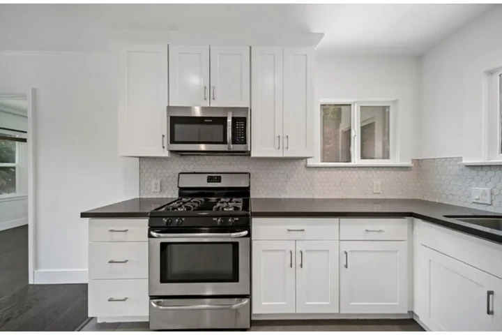 $5995 : 4978 N. Maywood Ave , Los Ange image 5