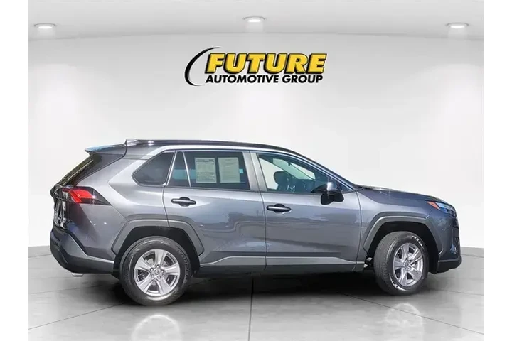 $29688 : Toyota RAV4 2022 AWD XLE 4dr image 4