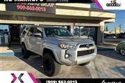 $18995 : 2016 4Runner SR5 thumbnail