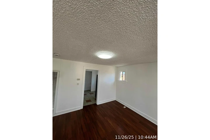 $1300 : Pollo Properties LLC W 59th image 6