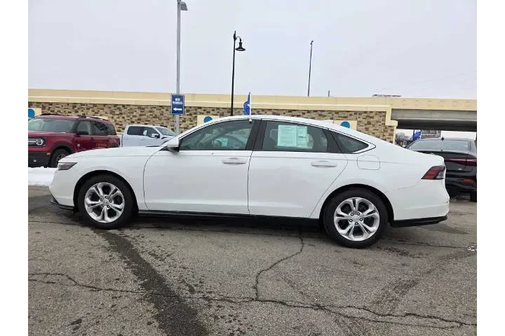 $22950 : Honda Accord 2024 LX 4dr Sed image 10