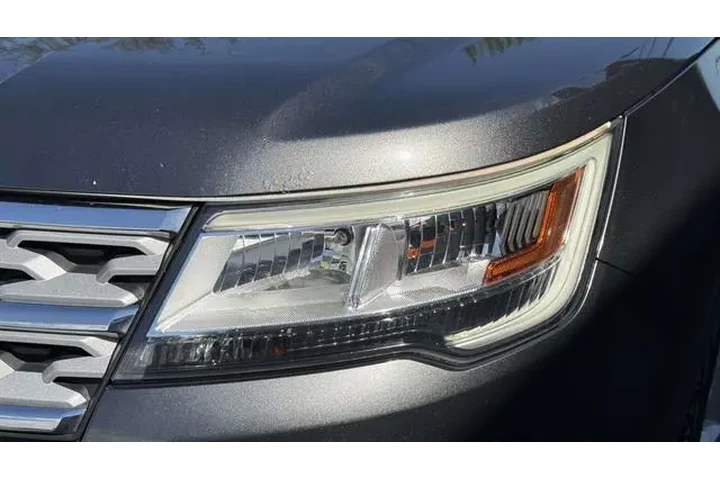$15777 : Ford Explorer 2018 AWD XLT 4 image 5