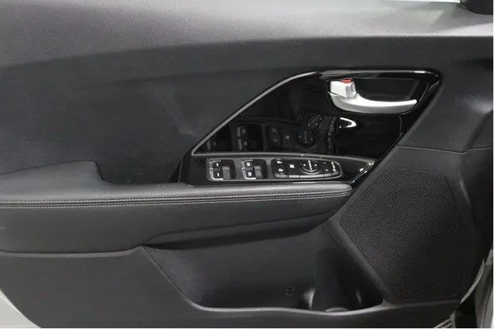 $20998 : Kia Niro Plug-In Hybrid 2020 image 3