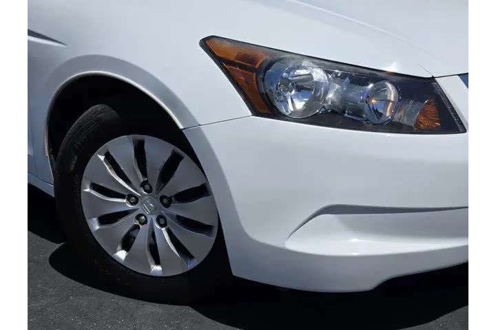 $9588 : Honda Accord 2010 LX 4dr Sed image 9