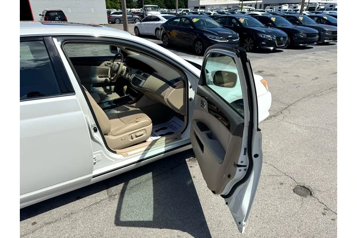$4980 : 2009 Avalon 4dr Sdn Limited ( image 8
