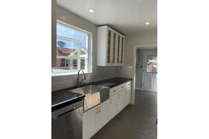 $1600 : Pico Rivera Available!!! image 5
