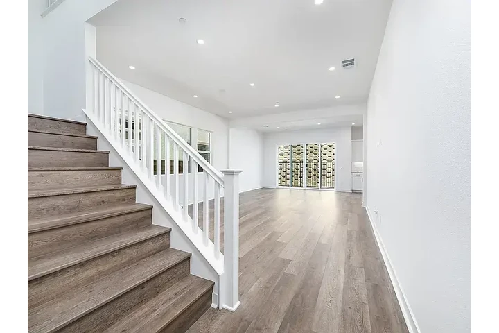 $4000 : Classic 3bd 3ba @ Huntington image 4