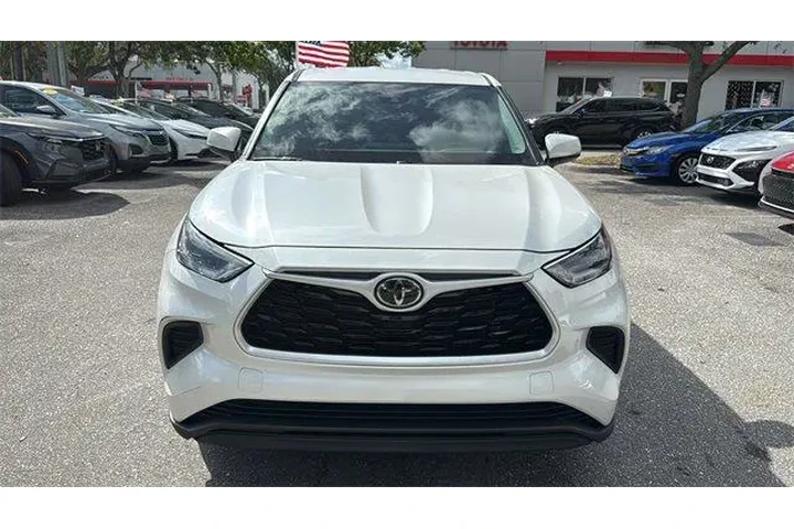 $19993 : Toyota Highlander 2021 L 4dr image 2