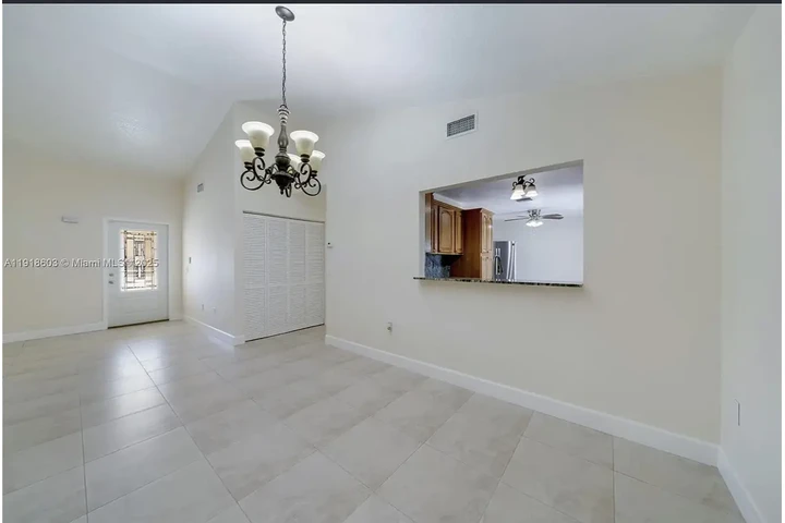 $1000 : 3 codiciado de Miami, Florida. image 4