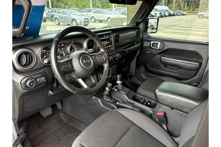 $27500 : Jeep Wrangler 2022 4x4 Sport image 5