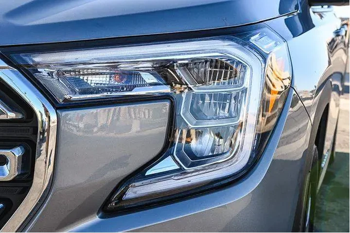 $23788 : GMC Terrain 2024 AWD SLT 4dr image 4