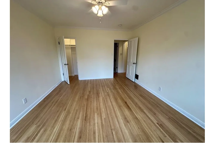 $1450 : Spacious 1 Bedroom 1 Bath Apt image 6