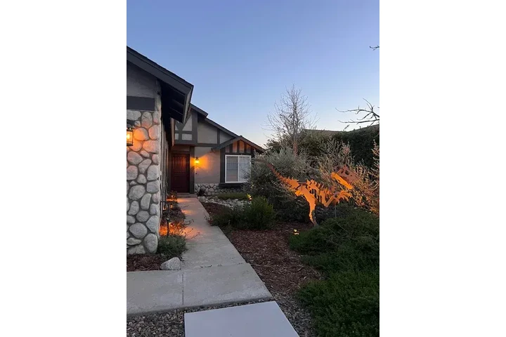 $1250 : Fontana - SINGLE FAMILY HOME image 2