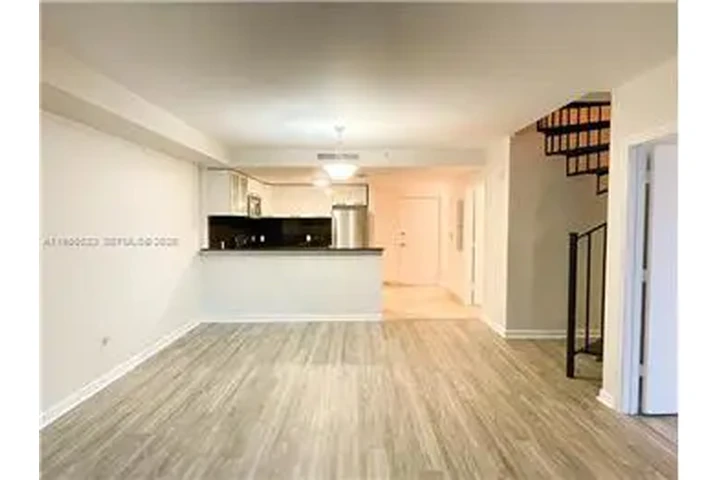 $3900 : Rental property with 1 bedro image 5