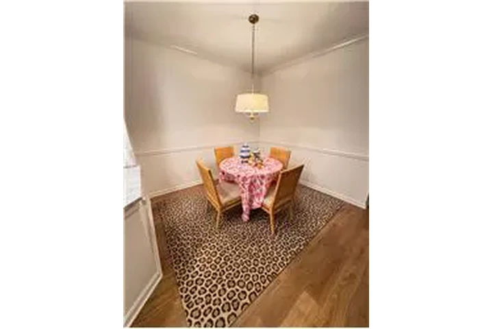 $2000 : Rental property with 2 bedro image 7