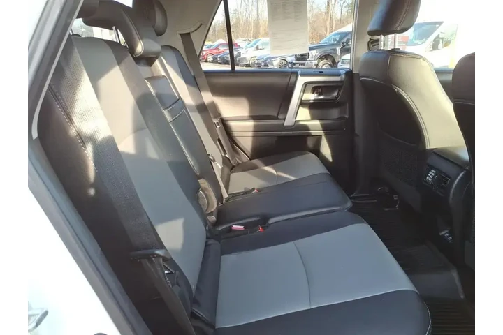 $31690 : Toyota 4Runner 2020 4x4 SR5 image 9