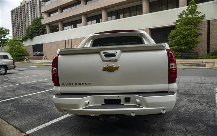 $24000 : 2012 CHEVROLET AVALANCHE image 5