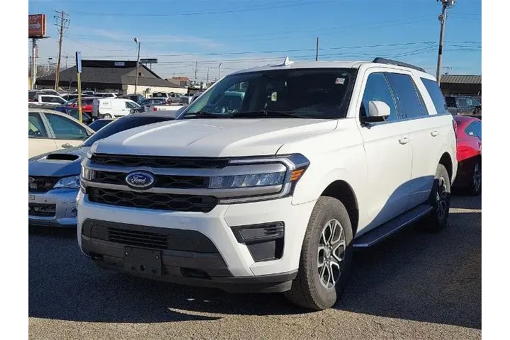$37987 : Ford Expedition 2022 4x4 XLT image 2