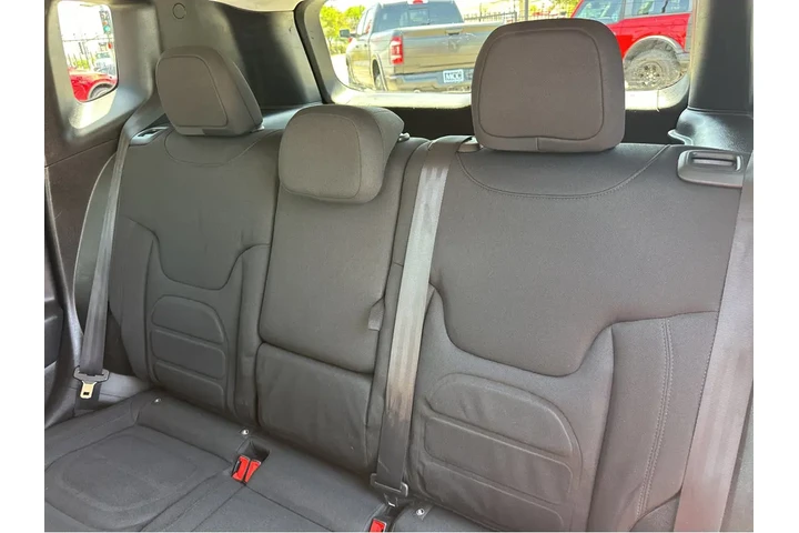 $11477 : 2017 Renegade Altitude image 10