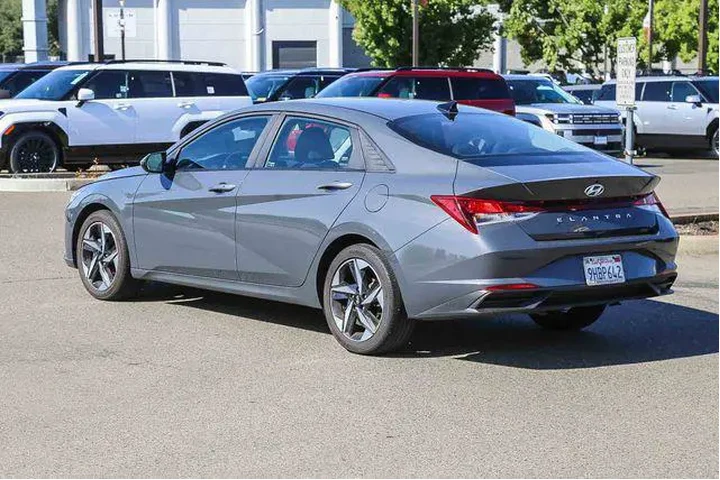 $19992 : Hyundai ELANTRA 2023 SEL 4dr image 2