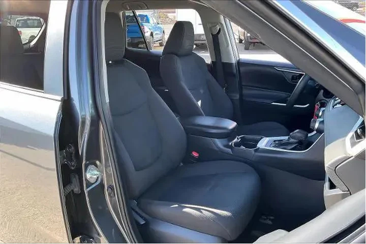 $21563 : Toyota RAV4 2020 LE 4dr SUV image 8