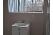 $1300 : RENTO CUARTO CON BAño thumbnail