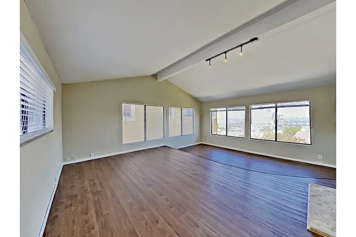 $2800 : Available 4Bed 3Bat in LA image 2