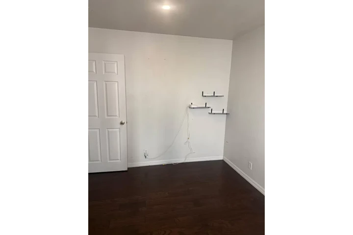 $1000 : Downey ambiente  familiar image 3