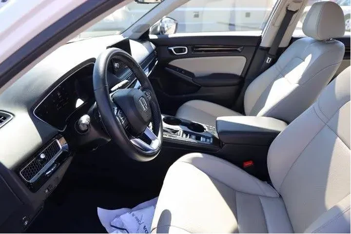 $26946 : Honda Civic 2024 Touring 4dr image 10