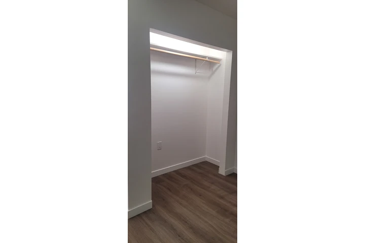 $1650 : Studio disponible image 3
