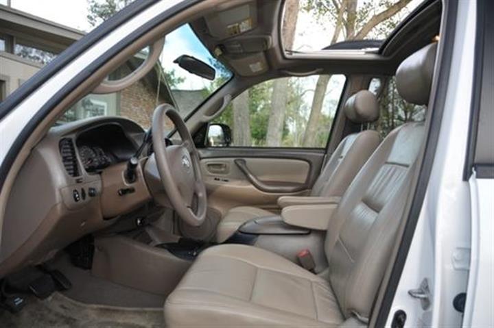 $4100 : —SUV 2005 Toyota Sequoia SR5— image 3