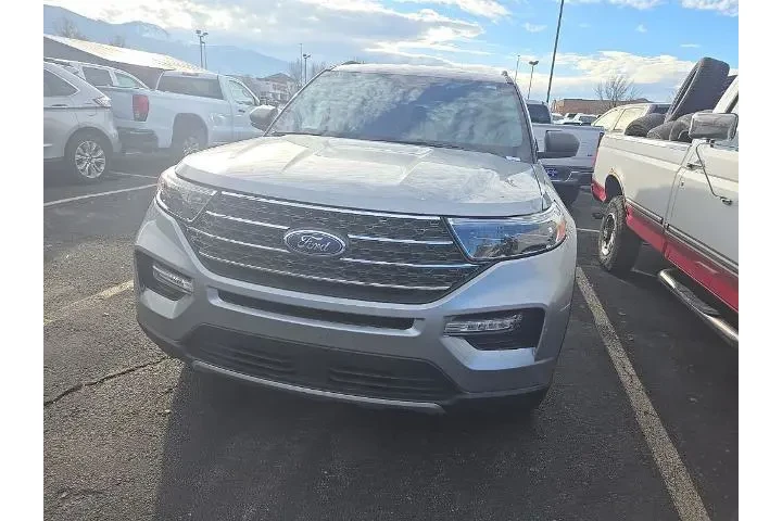 $31139 : Ford Explorer 2023 AWD XLT 4 image 2