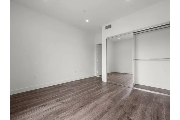 $1650 : Dormitorio completo en renta image 3